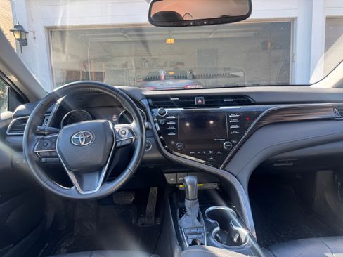 Used 2020 Toyota Camry XLE image 14