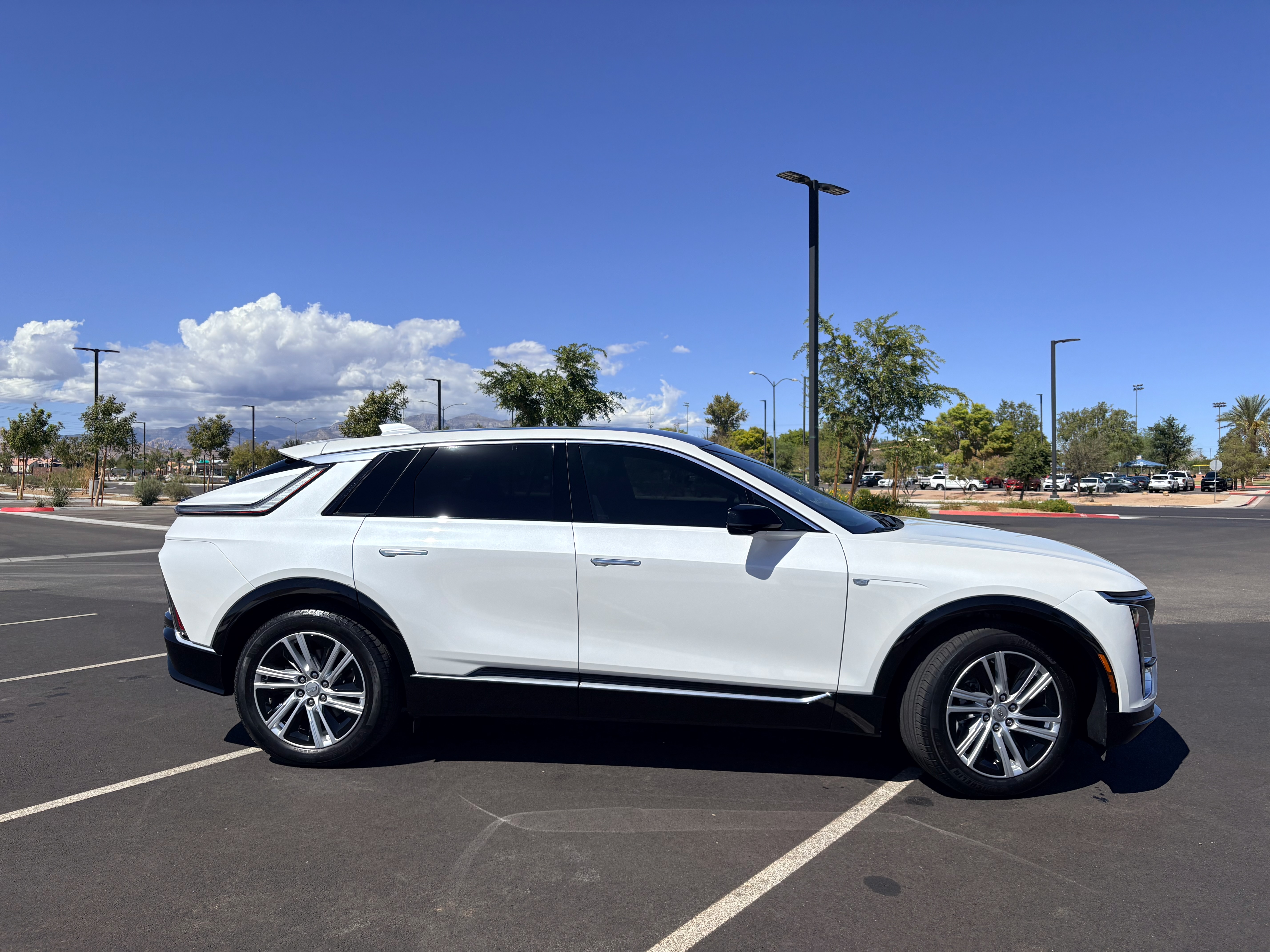 Used 2024 Cadillac Lyriq Tech AWD/4WD image 4