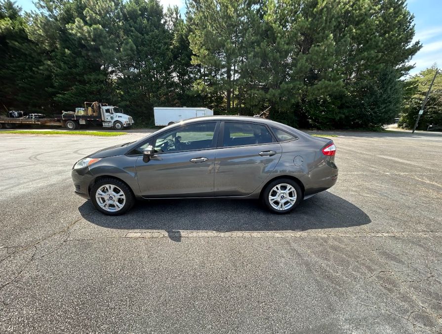Used 2015 Ford Fiesta SE FWD image 13