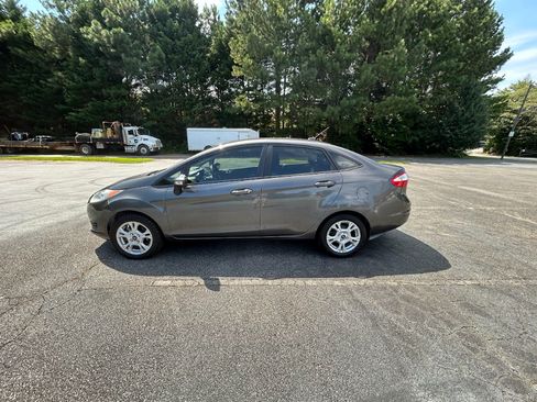 Used 2015 Ford Fiesta SE FWD image 13
