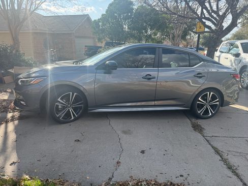 Used 2023 Nissan Sentra SR w/ SR Premium Package image 2