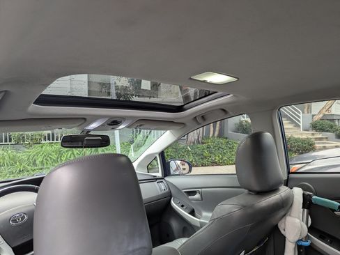 Used 2010 Toyota Prius Five image 1