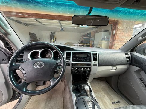 Used 2005 Toyota 4Runner Sport image 11