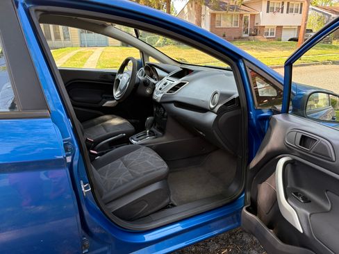 Used 2011 Ford Fiesta SE w/ 203A Rapid Spec Order Code FWD image 9
