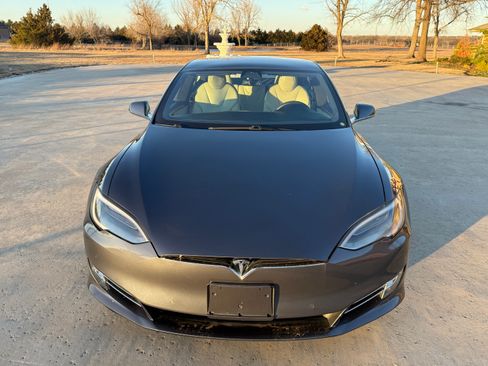 Used 2021 Tesla Model S Long Range Plus image 2