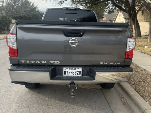 Used 2019 Nissan Titan SV image 6