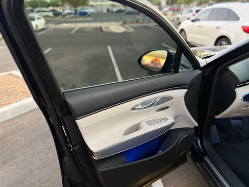 Used 2022 Genesis GV70 2.5T w/ Advanced Package image 11