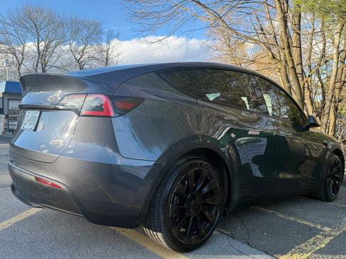 Used 2022 Tesla Model Y Long Range image 5