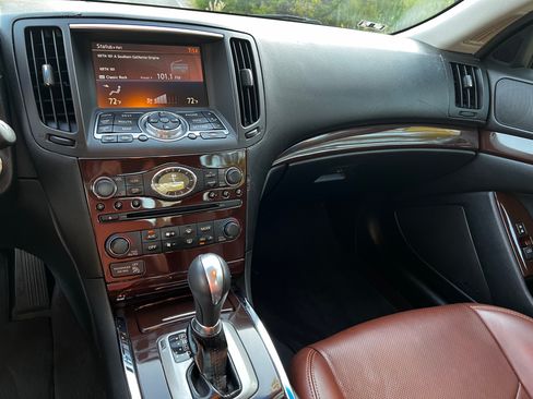 Used 2010 INFINITI G37 Journey w/ Premium Pkg image 15