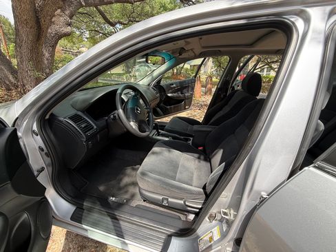 Used 2004 Honda Accord EX image 16