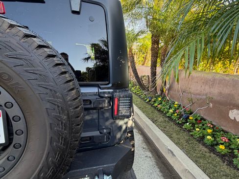 Used 2018 Jeep Wrangler Sport image 12