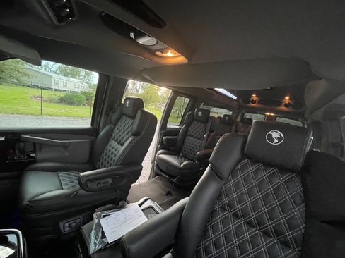 Used 2022 Chevrolet Express 2500 Extended w/ Enhanced Convenience Package image 8