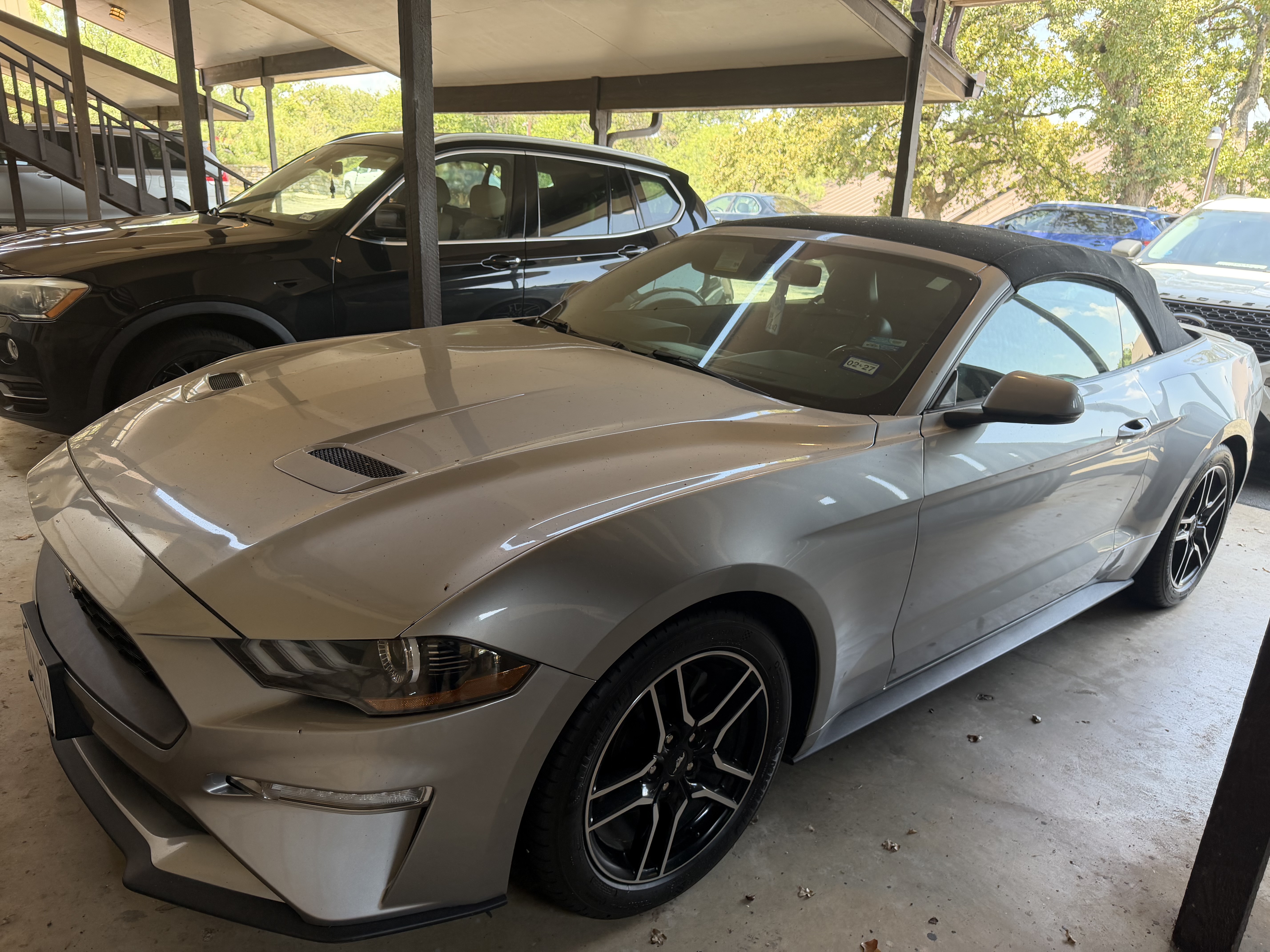 Used 2020 Ford Mustang Premium RWD image 1