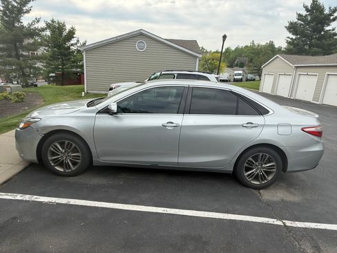 Used 2015 Toyota Camry SE FWD image 6