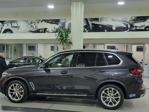 Used 2021 BMW X5 xDrive45e w/ Parking Assistance Package image 5