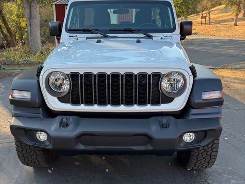 Used 2025 Jeep Wrangler Unlimited Sport AWD/4WD image 5