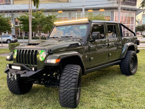 Used 2023 Jeep Gladiator Sport AWD/4WD image 18