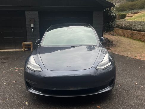 Used 2019 Tesla Model 3 Standard Range Plus image 2