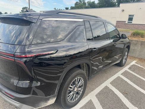 Used 2025 Chevrolet Traverse LT w/ LPO, Floor Liner Package AWD/4WD image 8