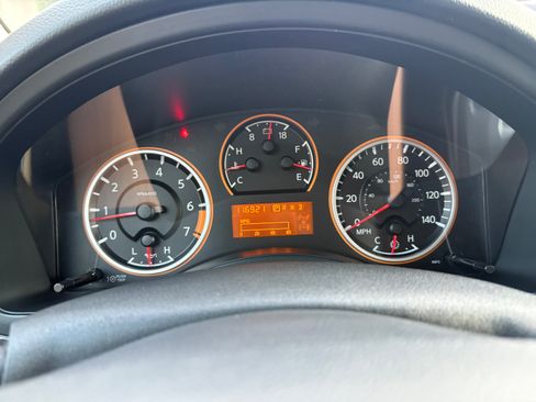 Used 2015 Nissan Armada SV image 2