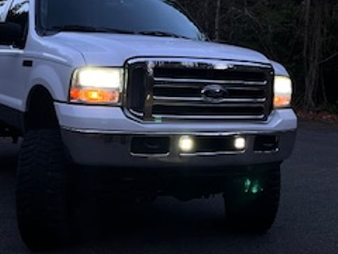 Used 2005 Ford Excursion XLT image 26