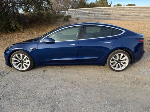 Used 2018 Tesla Model 3 Long Range image 9