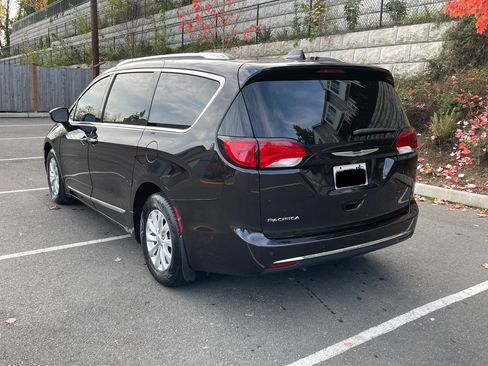 Used 2018 Chrysler Pacifica Touring-L Plus w/ Advanced Safetytec Group image 4