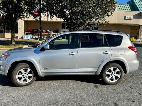 Used 2011 Toyota RAV4 Limited w/ Limited Extra Value Pkg AWD/4WD image 4