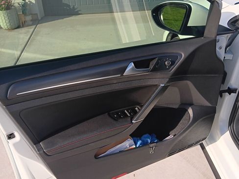 Used 2018 Volkswagen GTI Autobahn FWD image 10