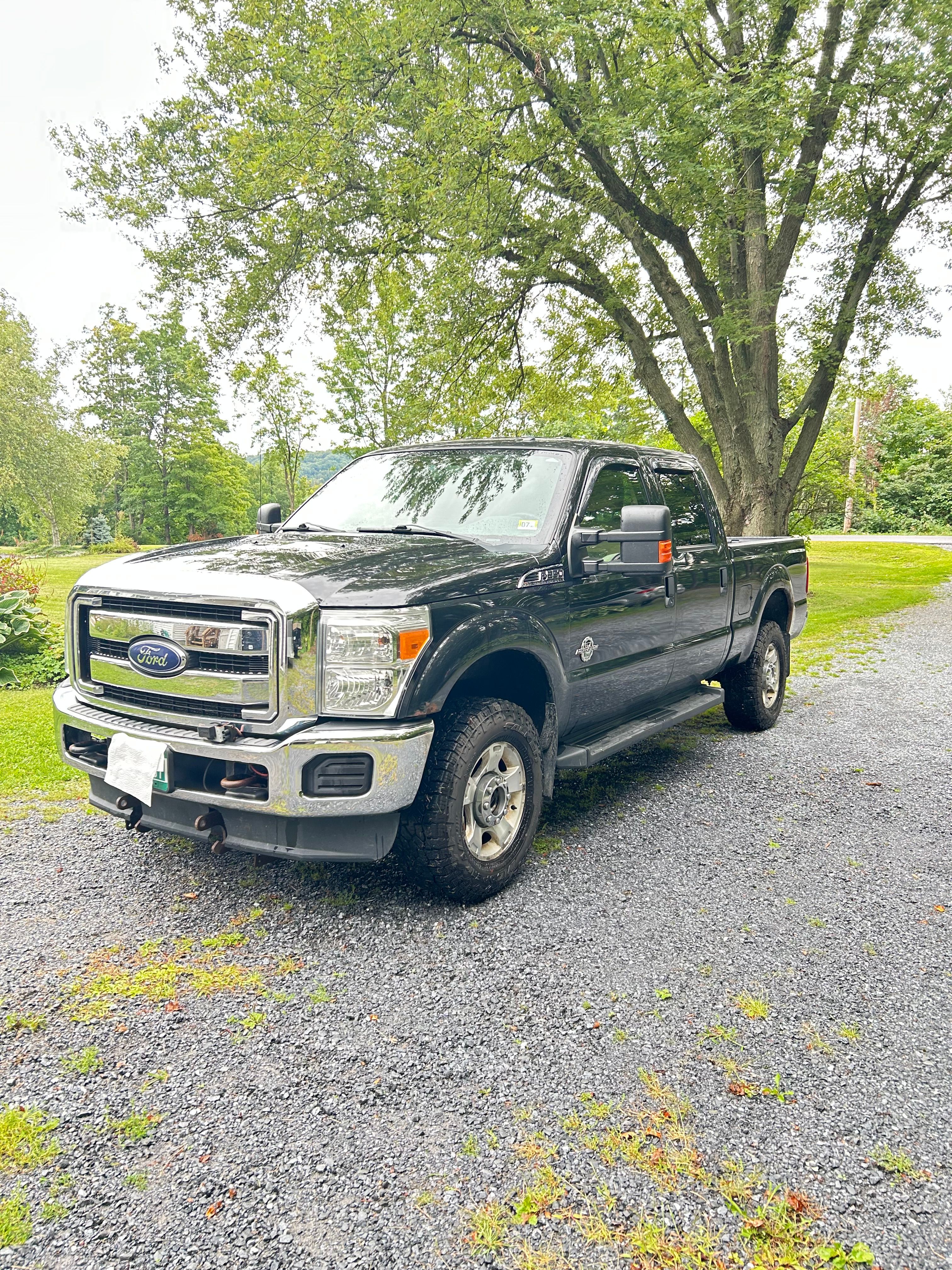 Used 2015 Ford F250 XLT w/ Snow Plow Prep Package AWD/4WD image 4