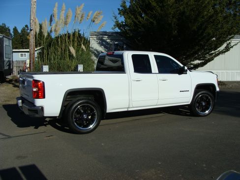 Used 2014 GMC Sierra 1500 SLE image 2