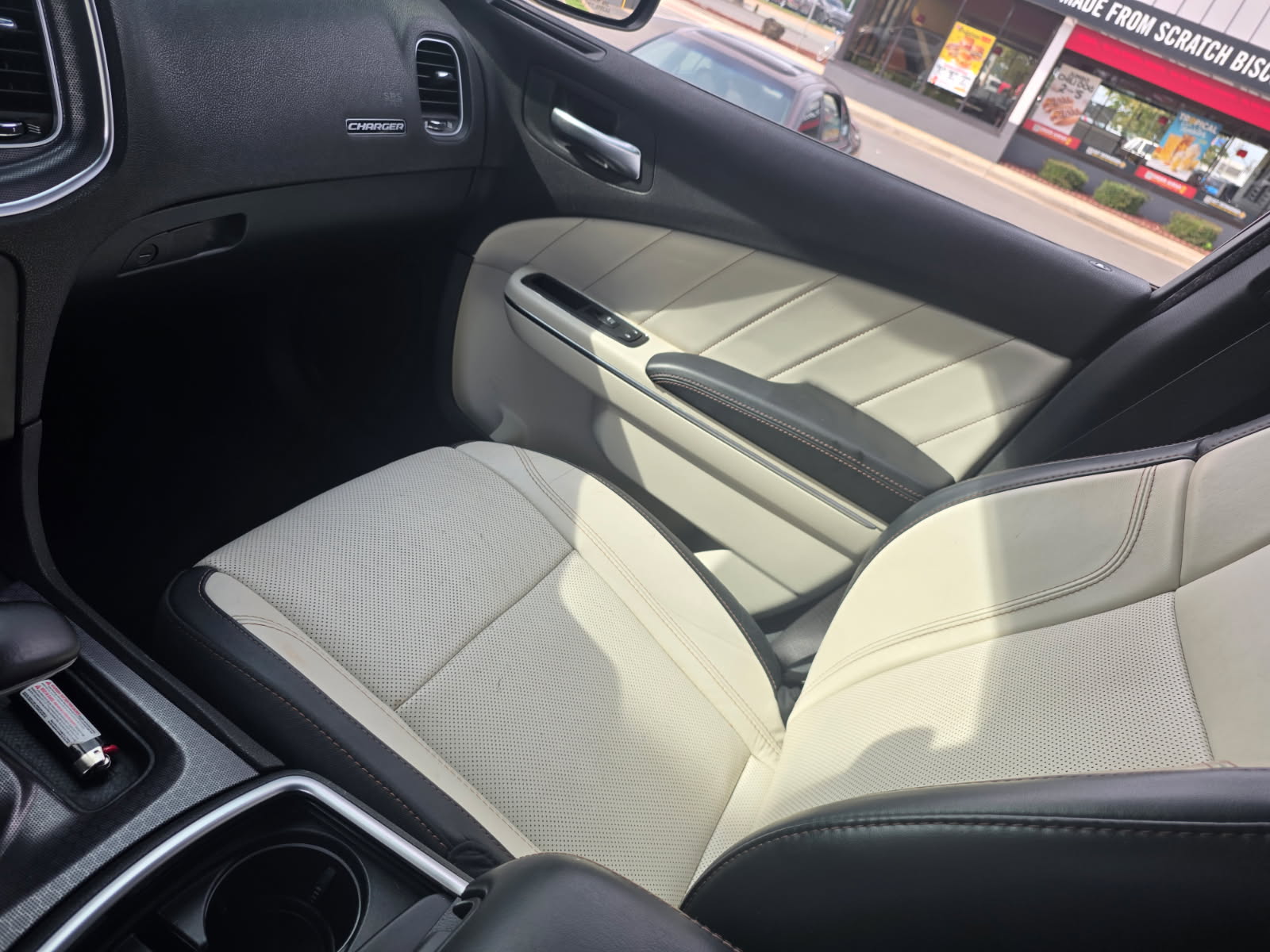Used 2017 Dodge Charger SXT w/ Plus Group RWD image 9