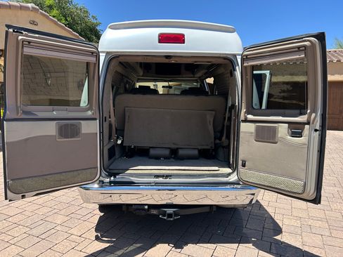 Used 2011 Ford E-150 and Econoline 150 w/ Premium Van Group RWD image 5