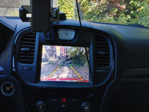 Used 2016 Chrysler 300 S image 4