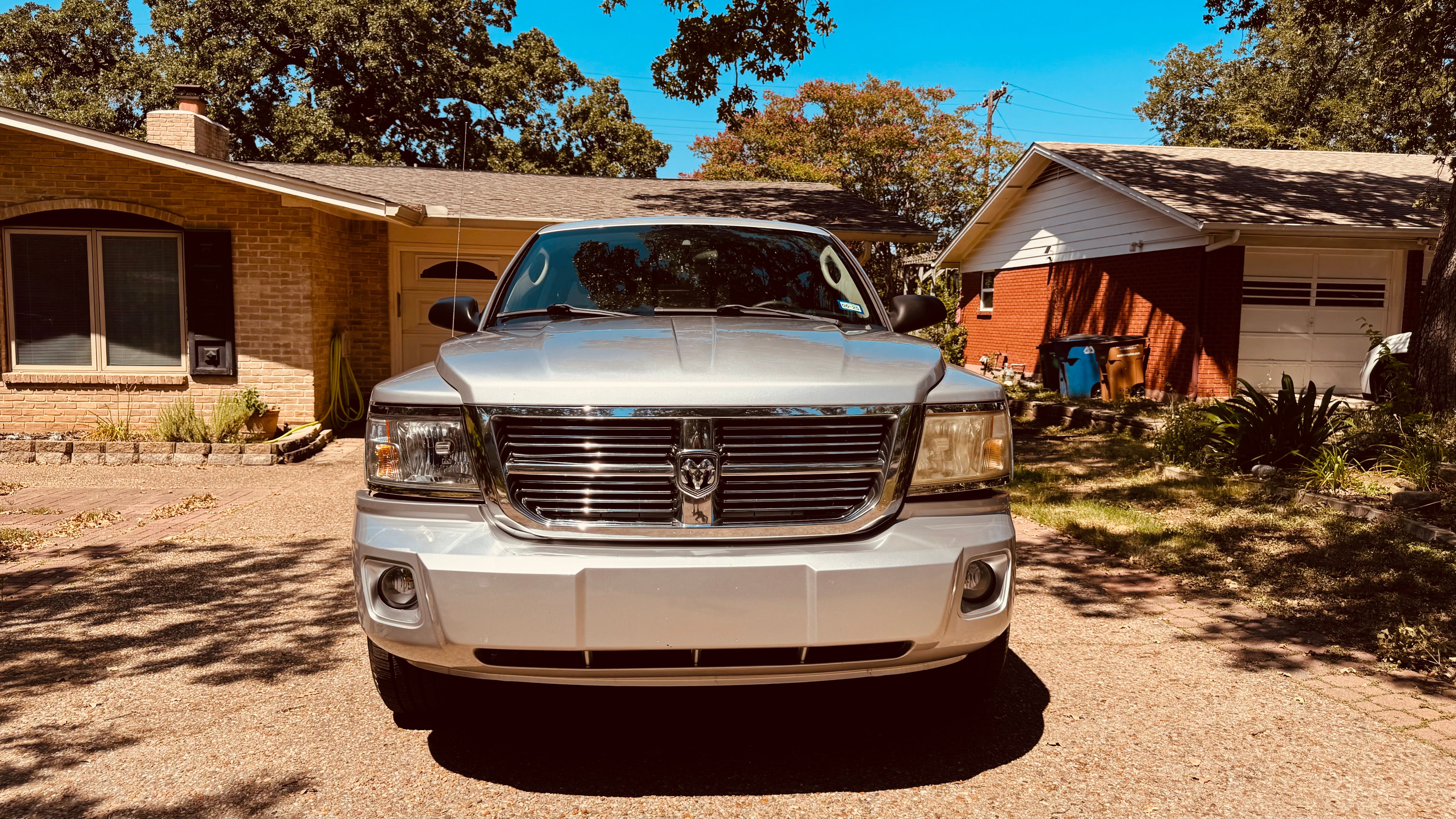 Used 2009 Dodge Dakota Laramie RWD image 2