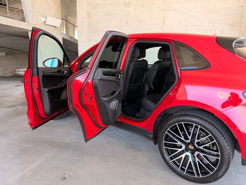 Used 2023 Porsche Macan AWD/4WD image 11