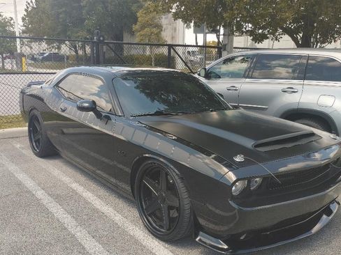 Used 2014 Dodge Challenger SRT8 image 4