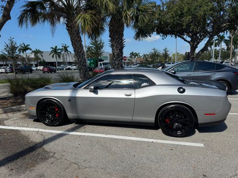Used 2017 Dodge Challenger SRT Hellcat image 4