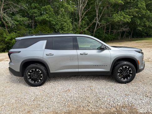 Used 2025 Chevrolet Traverse Z71 w/ Driver Confidence Package AWD/4WD image 15
