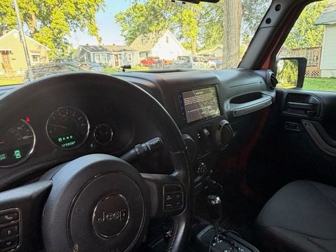 Used 2018 Jeep Wrangler Sport AWD/4WD image 10