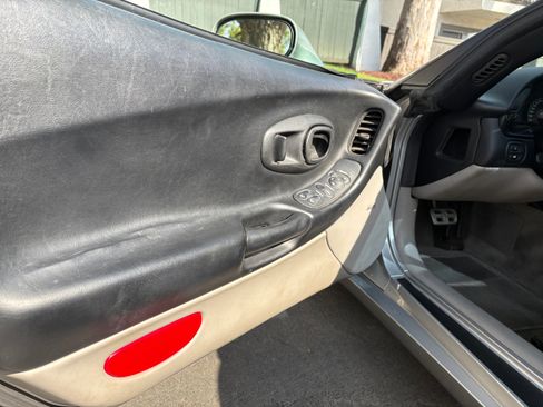 Used 2004 Chevrolet Corvette Coupe w/ Roof Package image 8