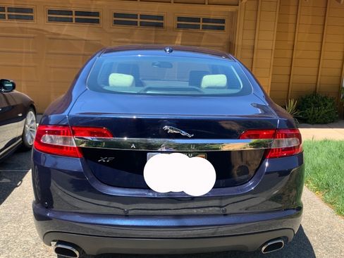 Used 2011 Jaguar XF Premium image 1