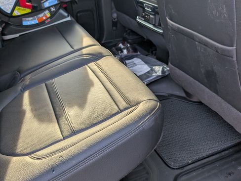 Used 2023 GMC Sierra 3500 Denali w/ Denali Black Diamond Edition image 9