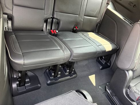 Used 2024 Chevrolet Tahoe Premier w/ Premium Package image 21