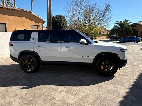 Used 2023 Rivian R1S Adventure image 13