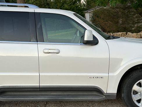 Used 2003 Lincoln Aviator AWD image 8