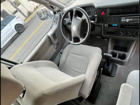 Used 2003 Volkswagen Eurovan MV FWD image 5