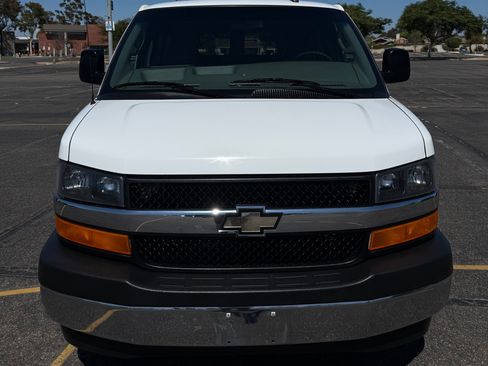 Used 2017 Chevrolet Express 2500 LT w/ LT Preferred Equipment Group RWD image 4