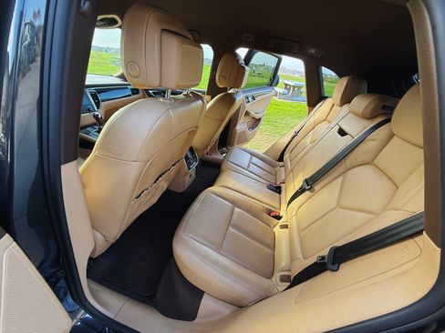 Used 2018 Porsche Macan S image 13