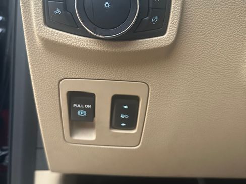 Used 2018 Ford F150 Lariat w/ Equipment Group 502A Luxury RWD image 16